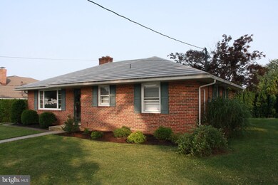 140 W Pine St, Palmyra, PA 17078 - photo 2