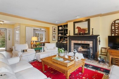 05_4089BirchmontAve_165_LivingRoom_LowRe