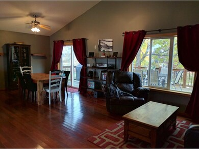 This open floor plan is great for entertaining!