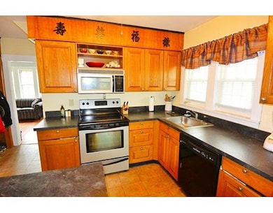 17 Marshall St, Clinton, MA 01510 - photo 6