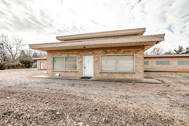 402 W Highland St, Tecumseh, OK 74873 - photo 3