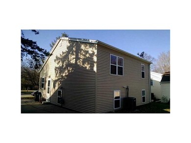 Exterior Back. Newer mechanicals!