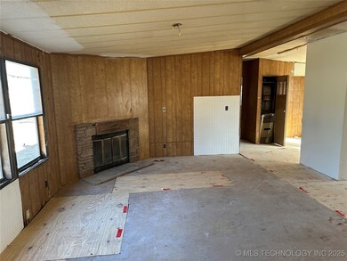 236 S Otis Ave, Dustin, OK 74839 - photo 7