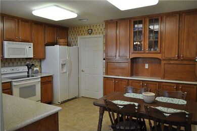 114 Arbour Ct, North Wales, PA 19454 - photo 3