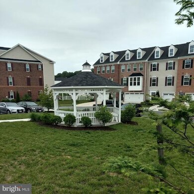 914 Magnolia Blossom Ct, Sykesville, MD 21784 - photo 2