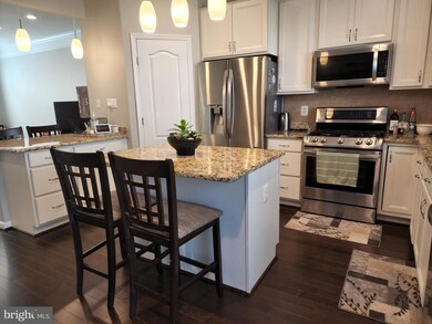 2374 Woodland Pond Ln, Herndon, VA 20171 - photo 4