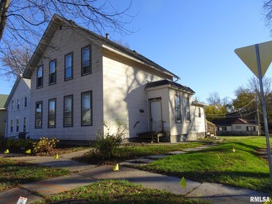 1527 W 6th St, Davenport, IA 52802 - photo 2