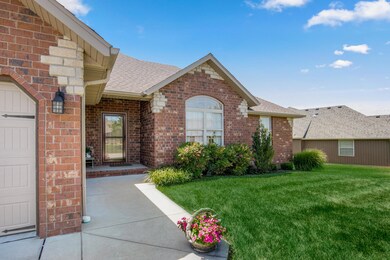 812 E Roubidoux St, Nixa, MO 65714 - photo 2