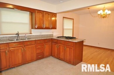 1724 W 37th St, Davenport, IA 52806 - photo 5