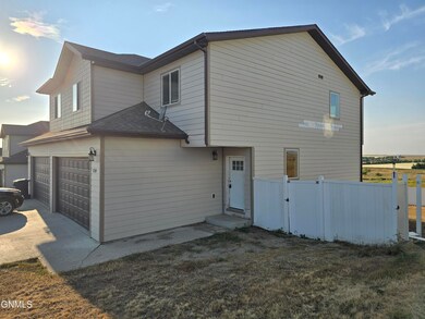 13709 Kristina St, Williston, ND 58801 - photo 3