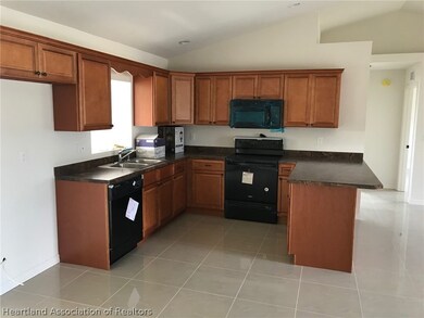 472 Lake Gloria Dr, Lake Placid, FL 33852 - photo 5