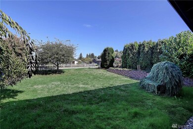 693 Island View Dr, Camano Island, WA 98282 - photo 5