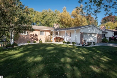 205 Westview Dr, Alma, MI 48801 - photo 2