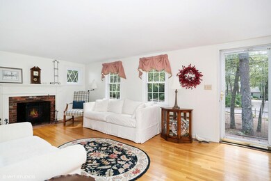 03_184WaltonHeathWay_1_LivingRoom_MLSuse