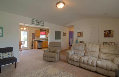 5110 Farmhouse View Ln-large-005-11-Livi