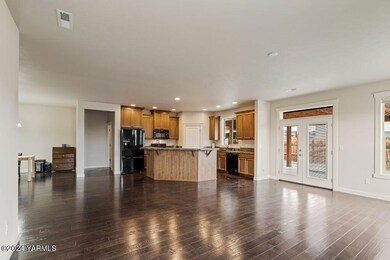 909 Cascade Ave, Moxee, WA 98936 - photo 5