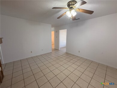 205 Jason Dr unit B, Copperas Cove, TX 76522 - photo 3