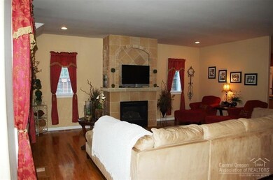 2916 NE Red Oak Dr, Bend, OR 97701 - photo 6