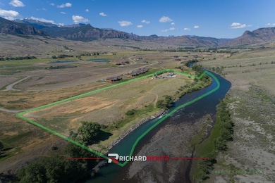 Property lines are approximate.
