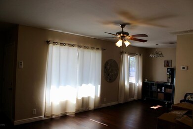 Formal sitting room + Dinning