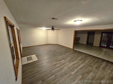 10285 Warren Rd, Henryetta, OK 74437 - photo 7