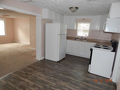 644 Maple Kitchen pic #2