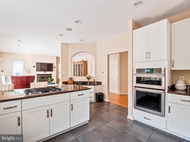 11301 Water Pointe Cir, Reston, VA 20194 - photo 7