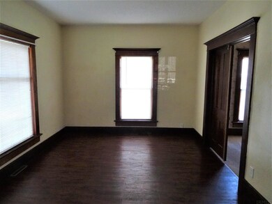 310 W 15th St, Auburn, IN 46706 - photo 6