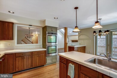 3134 Elmendorf Dr, Oakton, VA 22124 - photo 5