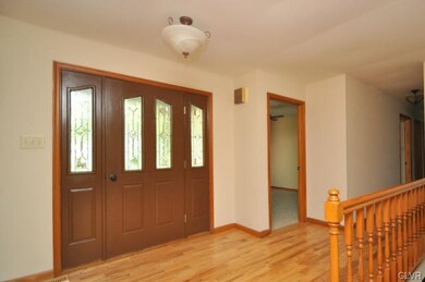 5186 S Mountain Dr, Emmaus, PA 18049 - photo 3