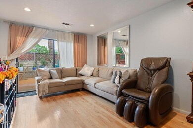 4-web-or-mls-04 - Living Room