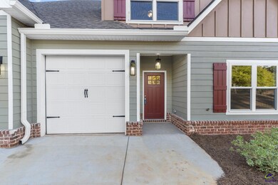 266 Lakeview Dr, Macon, GA 31211 - photo 4