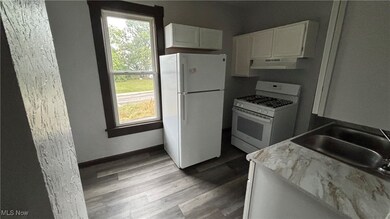 814 Lovett Place unit 2, Lorain, OH 44052 - photo 4