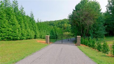 732-4 Mountain View Rd, King, NC 27021 - photo 7