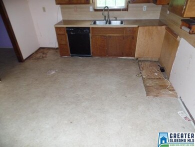 824 Candy Ln NE, Birmingham, AL 35215 - photo 3