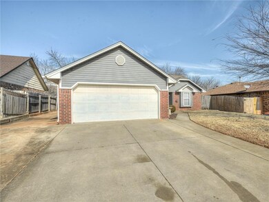 2213 NE 8th St, Moore, OK 73160 - photo 4