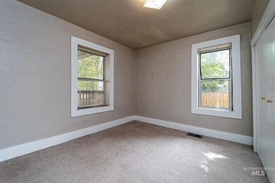 215 S Diamond St, Nampa, ID 83686 - photo 7