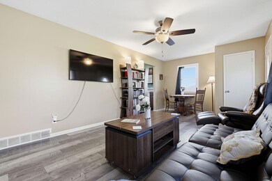 2404 E 37th Ct, Des Moines, IA 50317 - photo 5