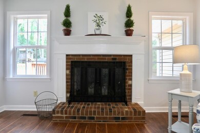Natural Gas Fireplace - Living Room