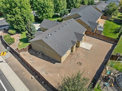 2290 SW Kalama Ave, Redmond, OR 97756 - photo 7