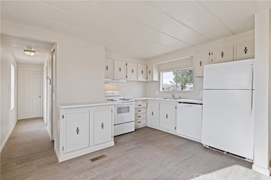 6173 Holiday Ave, Rosamond, CA 93560 - photo 6