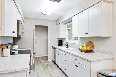 Nice updated kitchen!