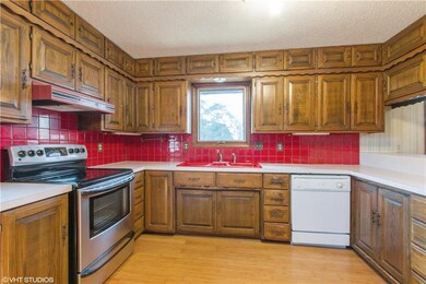 6744 Pflumm Rd, Shawnee, KS 66216 - photo 5