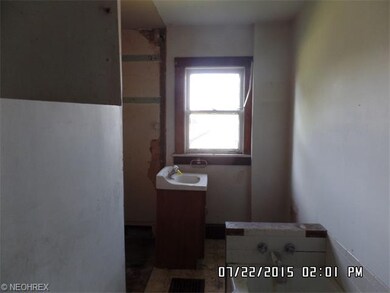 117 Center St, Struthers, OH 44471 - photo 5