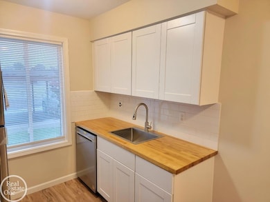 17118 Kingsbrooke Dr unit 77, Clinton Township, MI 48038 - photo 6