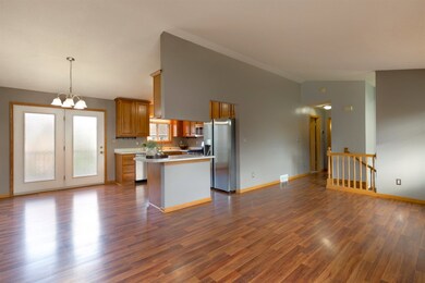 1631 Aspen Dr, Waterloo, IA 50701 - photo 2