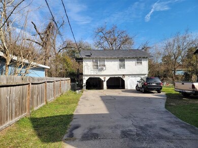4518 Los Angeles St unit 3, Houston, TX 77026 - photo 2