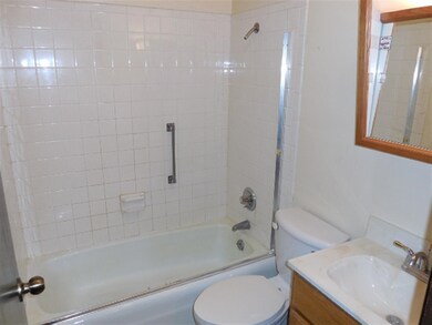 6516 Kelling St, Davenport, IA 52806 - photo 7