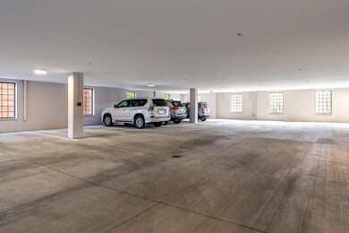 1670 e Broad Common-4