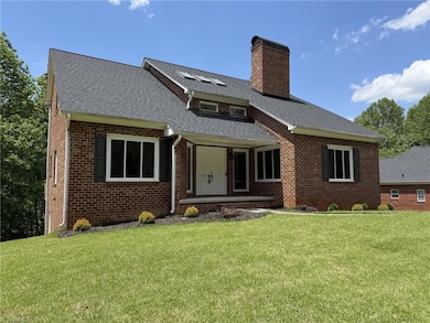 2528 Treetop Ln, Winston Salem, NC 27101 - photo 2